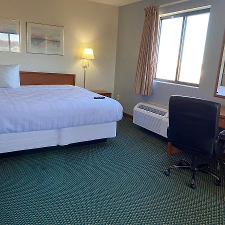 Carlyle Inn & Suites Luaran gambar